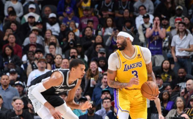 kaiyun网站-连续3场35+10！湖人最强浓眉归位 詹皇更安心了